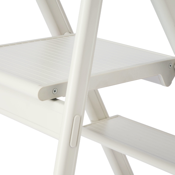 Rounded hinge design for smooth folding